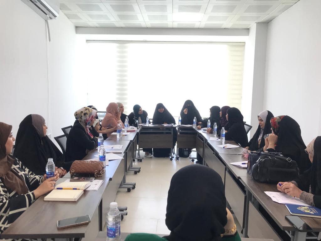 جلسة حوارية حول النساء في بيئة العمل: تحديات معقدة وقوانين مجهولة